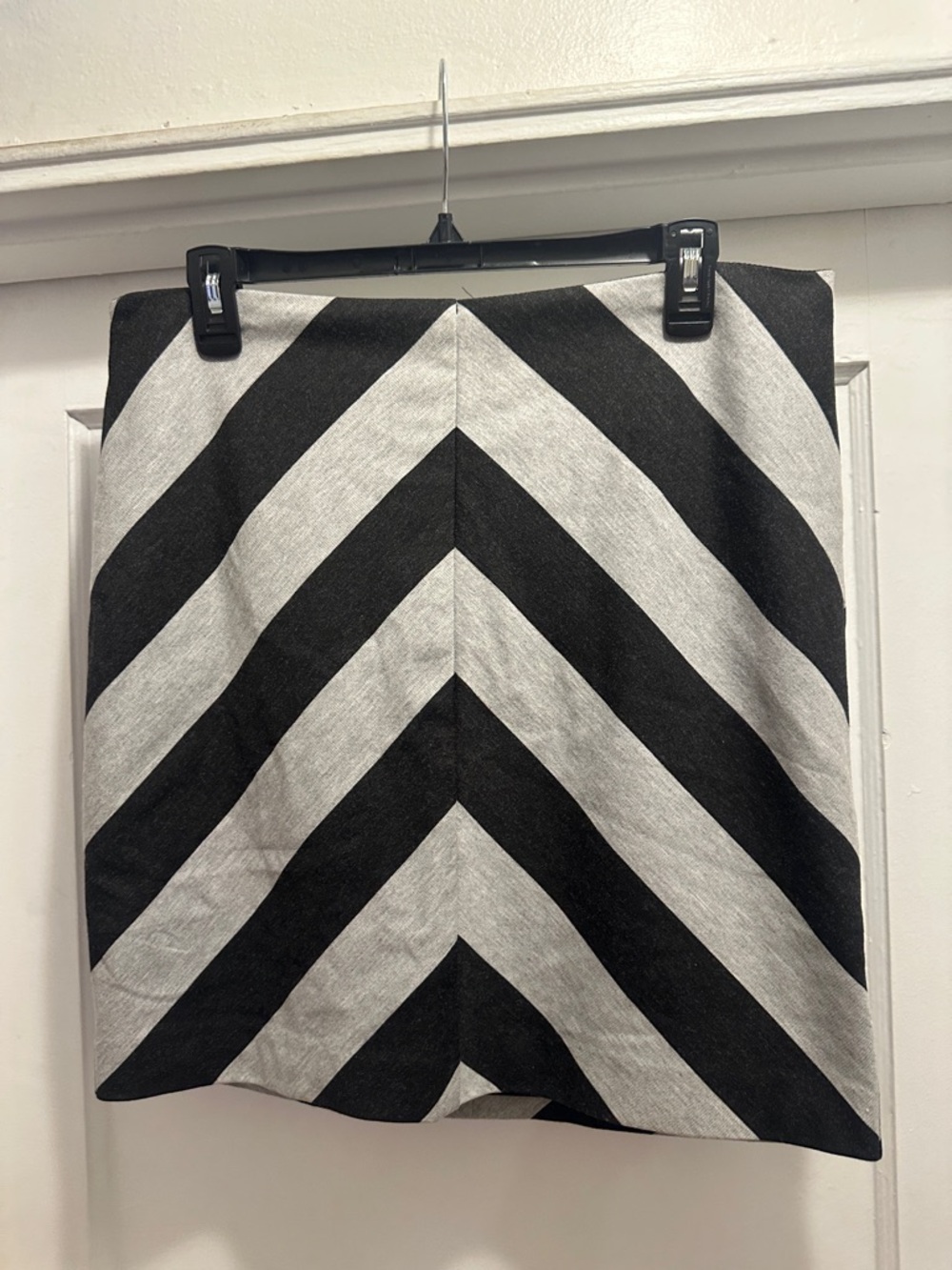 Trina Turk Black & White Chevron A-Line Mini Skirt - Preloved